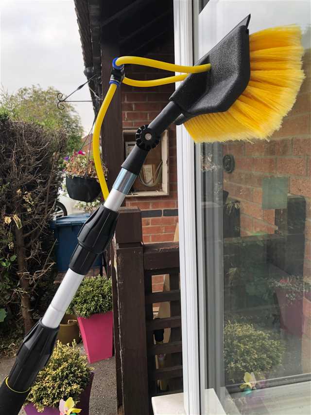 What is a Telescopic Window Cleaner?