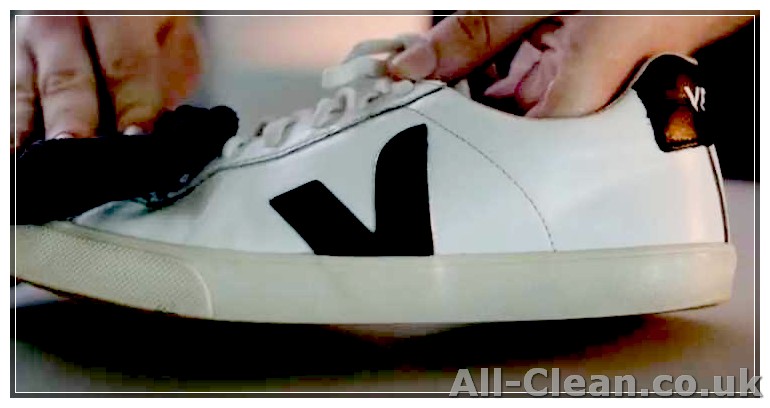 How to Clean Suede Shoes in 5 Easy Steps