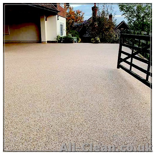 Top Tips for Maintaining a Spotless Resin Driveway